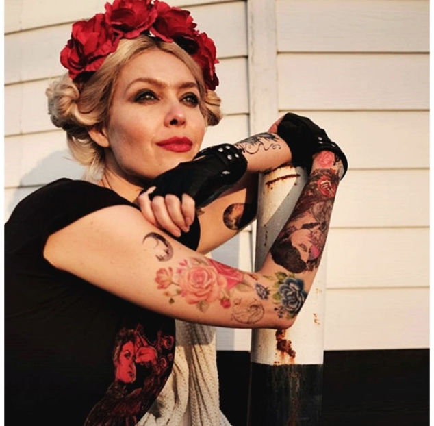 ̷♡̷ ⍮αιηяσʇιƖαɔ⑇eyes٦̷ „Lyanna...” Se întoarce spre ea zâmbind și ciufulind-o. „Ai mai crescut. - ep17 xOne chance nd I fcked it up