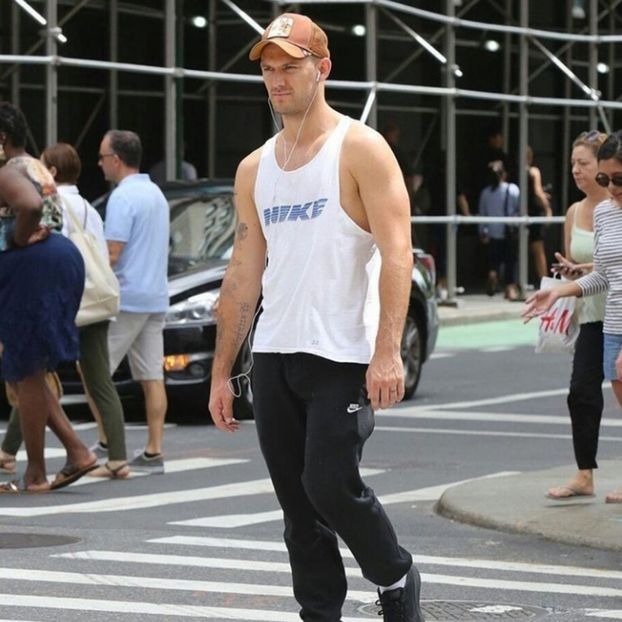 ▬ ❝Da, serios.❞ O tine strans in brate pe Char si se uita la ma-sa zambind - ep17 xOne chance nd I fcked it up