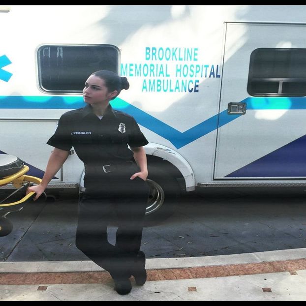 ━ Era amuzată de încăpățânarea lui de a o privi. ❞Mult mai bine.❞ Își duce mâinile pe după - ep17 xOne chance nd I fcked it up