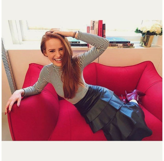 ̷♡̷ ⍮αιηяσʇιƖαɔ⑇eyes٦̷ Se desprinde din sărut în secunda în care îl aude, înroșindu-se toată - ep17 xOne chance nd I fcked it up