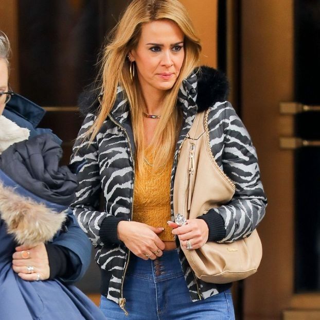 ▬ ❝Daca tot faci asta poti sa pregatesti si baia.❞ O pufneste rasul si iese din - ep17 xOne chance nd I fcked it up