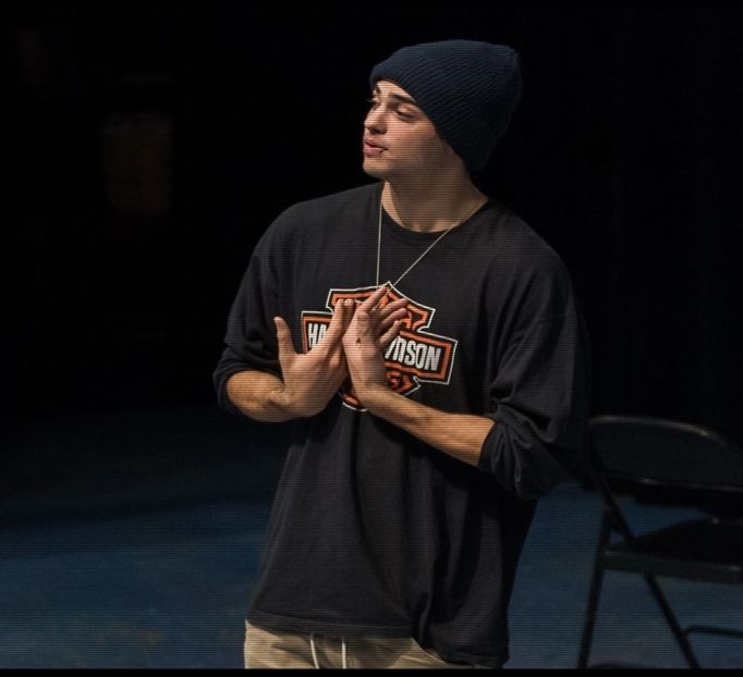 ༄nɇᶥfɇłɨƀȺŧȺ♡ ─ Se strâmbă când îl mușcă și se preface dezgustat, ștergându-se. ❞Ew, bale.❞ - ep17 xOne chance nd I fcked it up