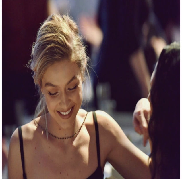 ̷♡̷ ⍮αιηяσʇιƖαɔ⑇eyes٦̷ Începe să-i desfacă ușor câte un nasture de la cămașă până o desface - ep17 xOne chance nd I fcked it up