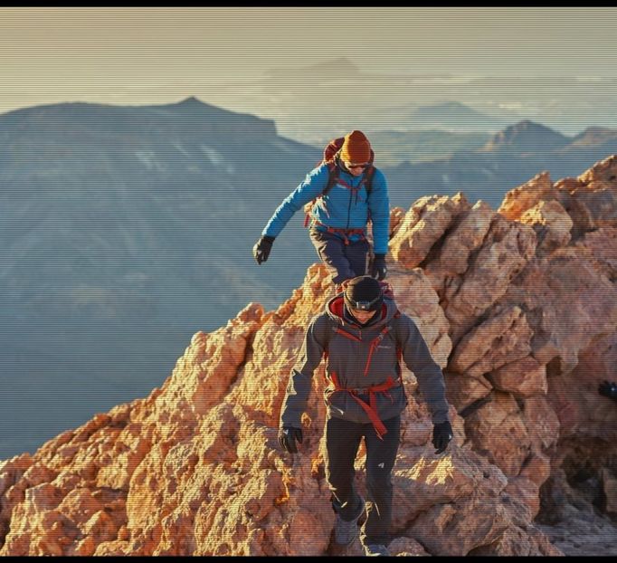 ༄nɇᶥfɇłɨƀȺŧȺ♡ ─ Se întoarce spre ea fix când mușca din felia de pizza. Râde imediat ce o - ep17 xOne chance nd I fcked it up