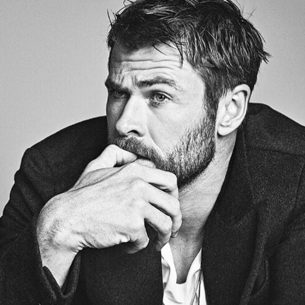 ▬ ❝Hai ca ii sta bine in halatul tau.❞ Rade si o tine strans in brate. - ep17 xOne chance nd I fcked it up