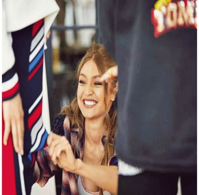 ̷♡̷ ⍮αιηяσʇιƖαɔ⑇eyes٦̷ „Bună, iubireee.” Zâmbește și când o vede cu bagajele se încruntă. - ep17 xOne chance nd I fcked it up