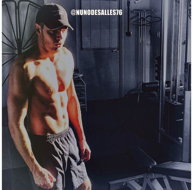 ̷♡̷ ⍮αιηяσʇιƖαɔ⑇eyes٦̷ Se uită ba la abdomenul lui, ba la Nessa și se încruntă. „Pe cine faci tu - ep17 xOne chance nd I fcked it up