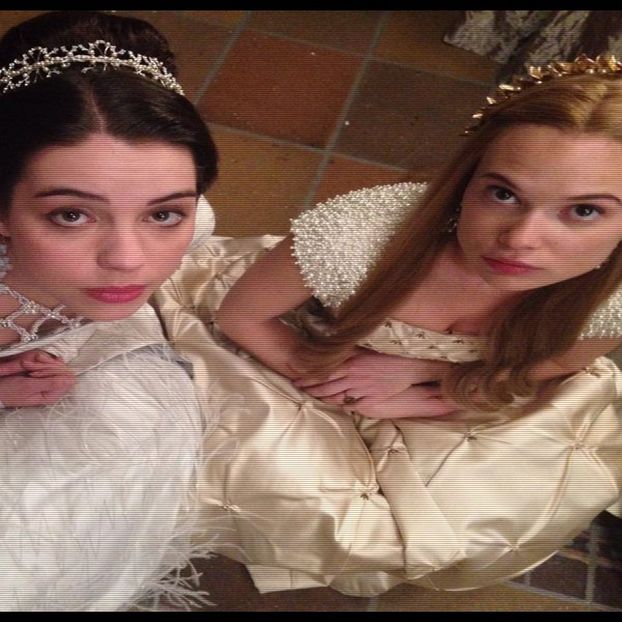 ━ ❞Mai taci.❞ Trage de tricou ca să acopere cât mai mult din coapsele ei. Se uită cu ochi - ep17 xOne chance nd I fcked it up