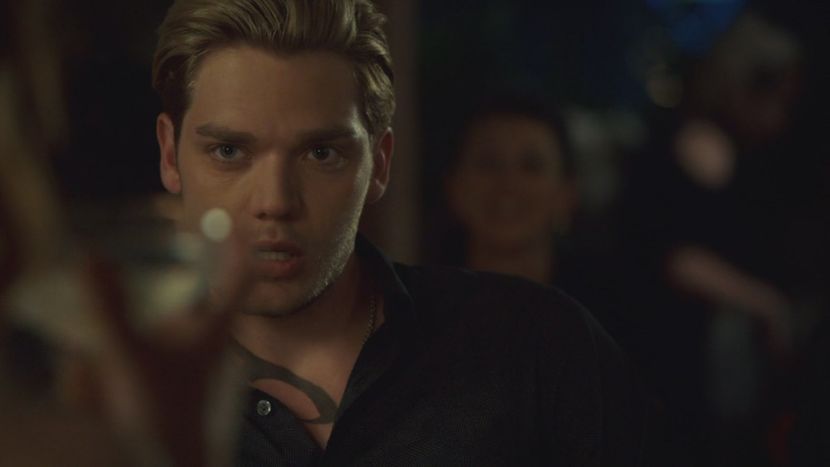 S03E02_160 - Shadowhunters Season 3