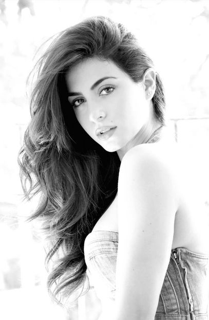 Emeraude Toubia (26) - Emeraude Toubia