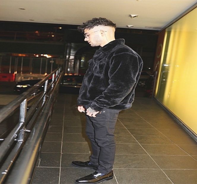 — În cele din urmă şi Absintul este adăugat, ceea ce duce la imediata finalizare a băuturii - 01 Resisting a rough temptation