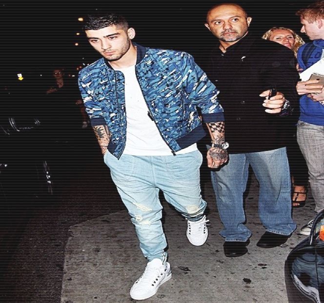 — Ajunge așadar să creeze o totală abstracție față de posibilii clienți, sperând deci că însuși - 01 Resisting a rough temptation