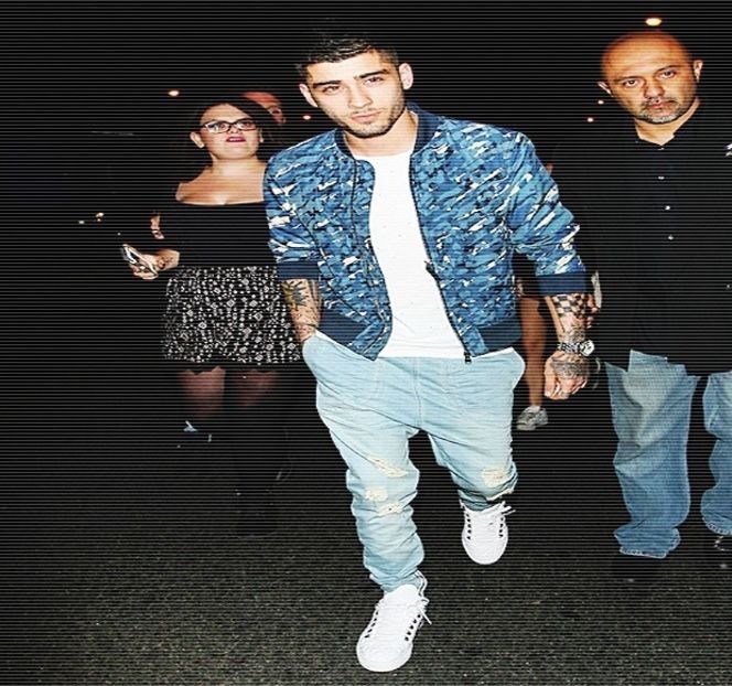 — Pe buze, chiar în clipa în care ea își finalizează ideea. Percepe apropo-ul subtil, însă buza - 01 Resisting a rough temptation