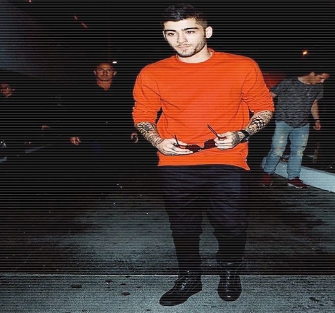 — Faptul că ea recurge la aceeași poziție îi oferă o stare chiar plăcută, una după care, s-ar putea - 01 Resisting a rough temptation