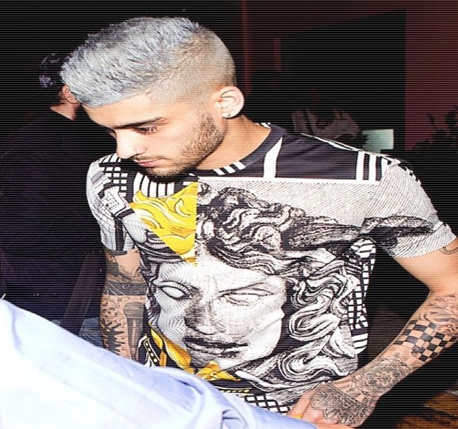 — Trecându-și-o și peste buza inferioară înainte de a o trage spre interior, pe parcursul - 01 Resisting a rough temptation