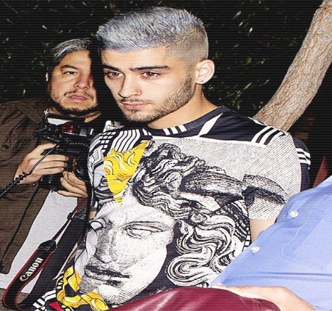 — Liniștea în care amândoi se cufundă reprezintă mai mult o inițiere a momentului pe care - 01 Resisting a rough temptation