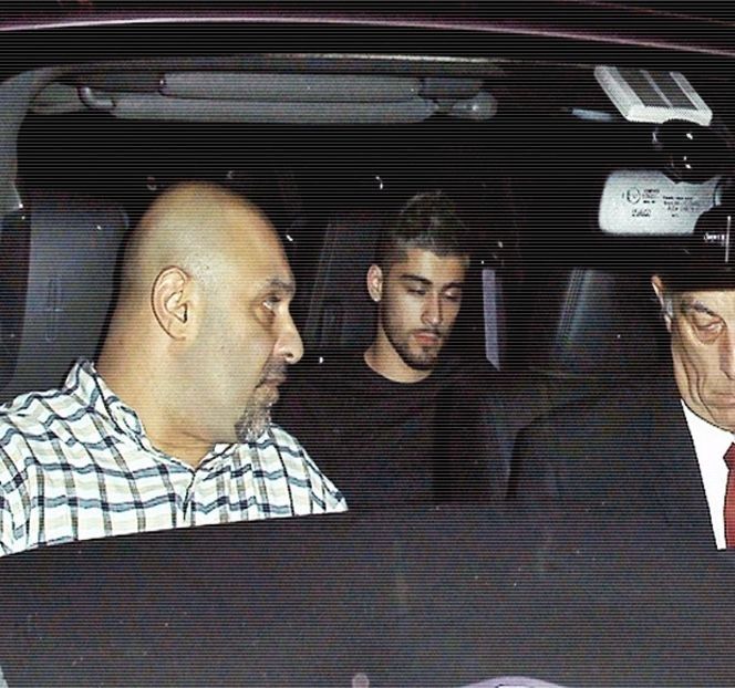 — Pe tot parcursul în care Josephine se angrenează în momentul explicării situației cu pricina, - 01 Resisting a rough temptation