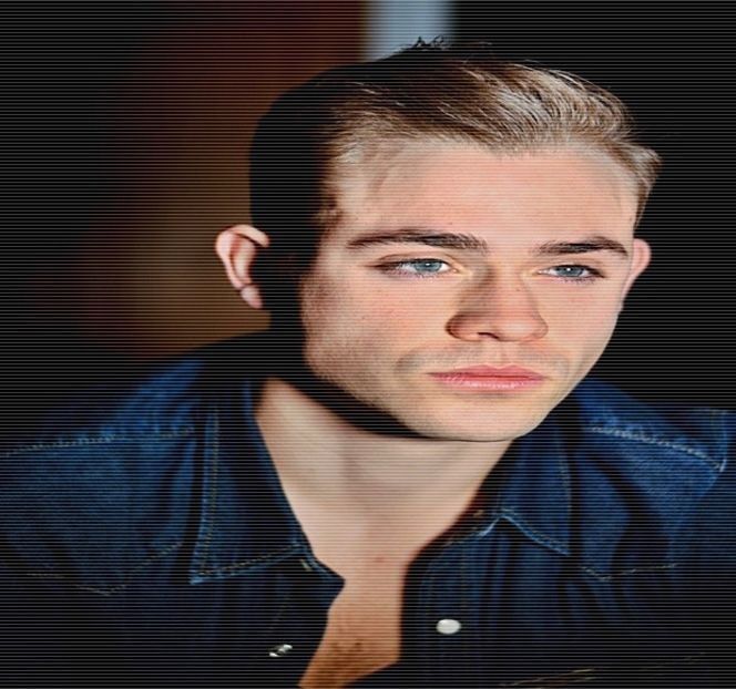 — Gest fugitiv. De-ndată ce o aprinde cu ajutorul unei brichete, extrase de asemenea din buzunar, - 01 Resisting a rough temptation