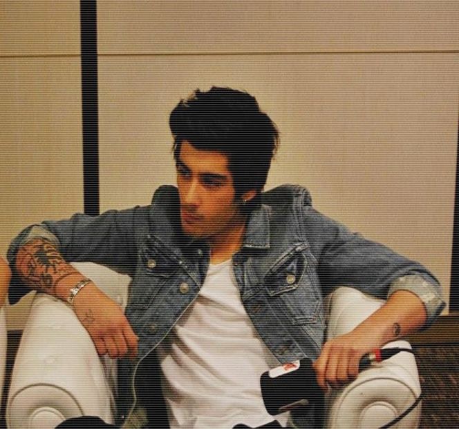 — Securizarea portierelor să se îndrepte spre respectivul individ, presupunând că el ar fi - 01 Resisting a rough temptation