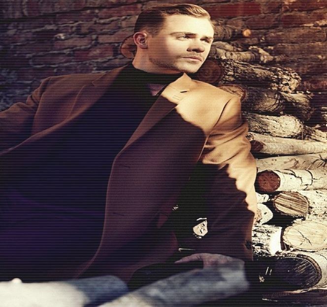 — Ajunge a se opri din analizarea împrejurimilor în clipa în care o unică maşină îşi face apariţia - 01 Resisting a rough temptation