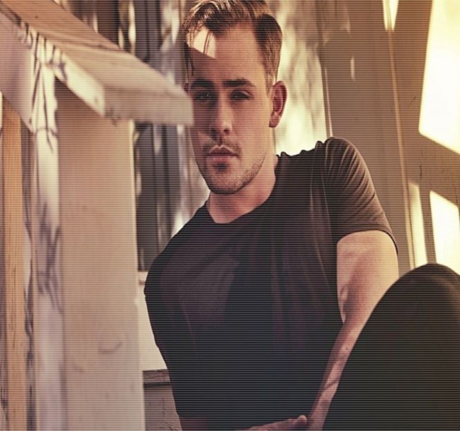 — Cunoaşterii, neavând neapărată nevoie de confirmarea acestuia. Deşi nu îşi terminase - 01 Resisting a rough temptation