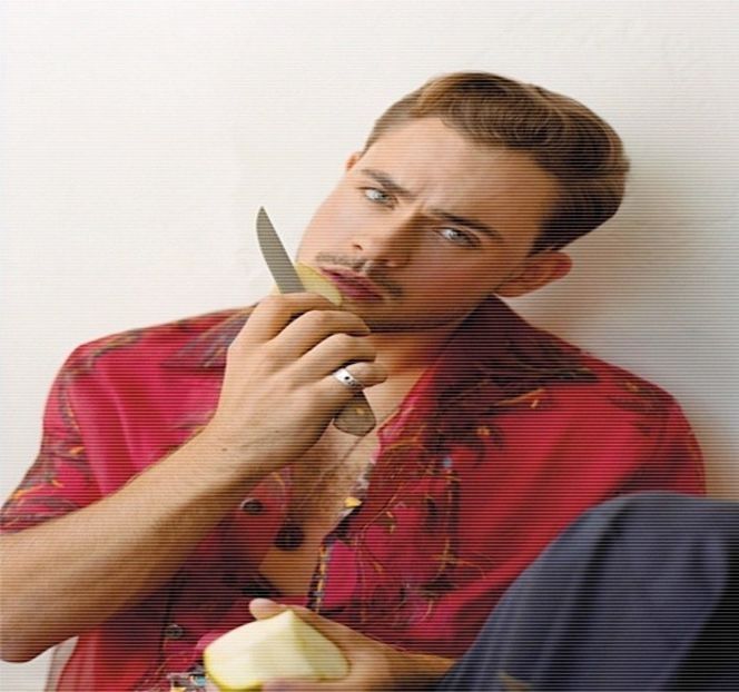 — Câteva minute mai târziu, tocmai când atât el, cât şi brunetul, se aflau în aşteptarea liftului, - 01 Resisting a rough temptation