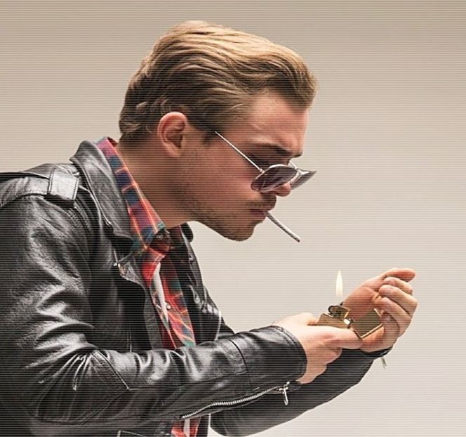 — Aşadar viitorului său coleg de apartament, între timp venind şi liftul. Astfel, în clipa în care - 01 Resisting a rough temptation