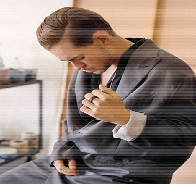 — Său să iniţieze introducerea apartamentului, ulterior având să treacă la rândul lui pragul, - 01 Resisting a rough temptation