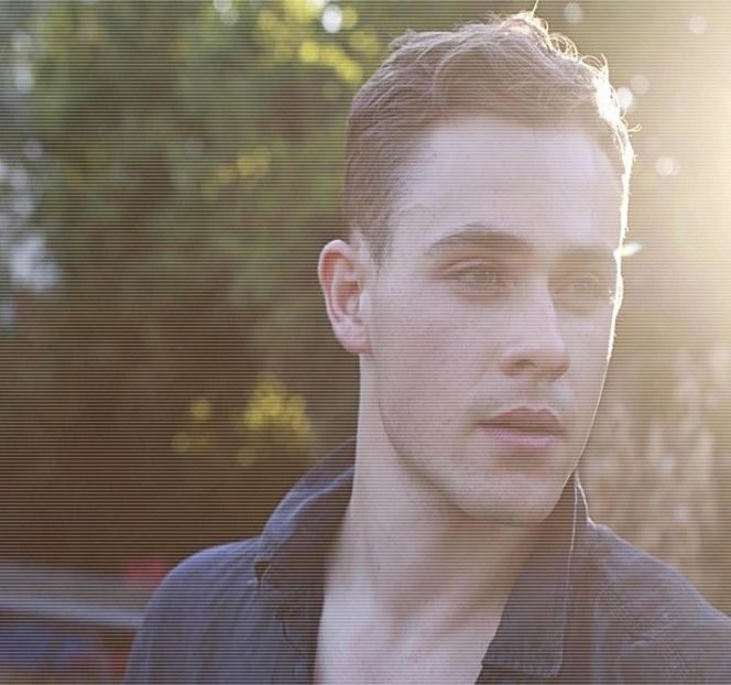 — Ascultă cu atenţie informaţiile pe care Zayn i le aduce la cunoştinţă referitor la modul în - 01 Resisting a rough temptation