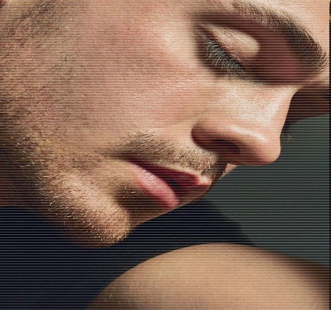 — Iar chiar când era pe punctul de a aduce în discuţie cheia apartamentului, brunetul parcă - 01 Resisting a rough temptation