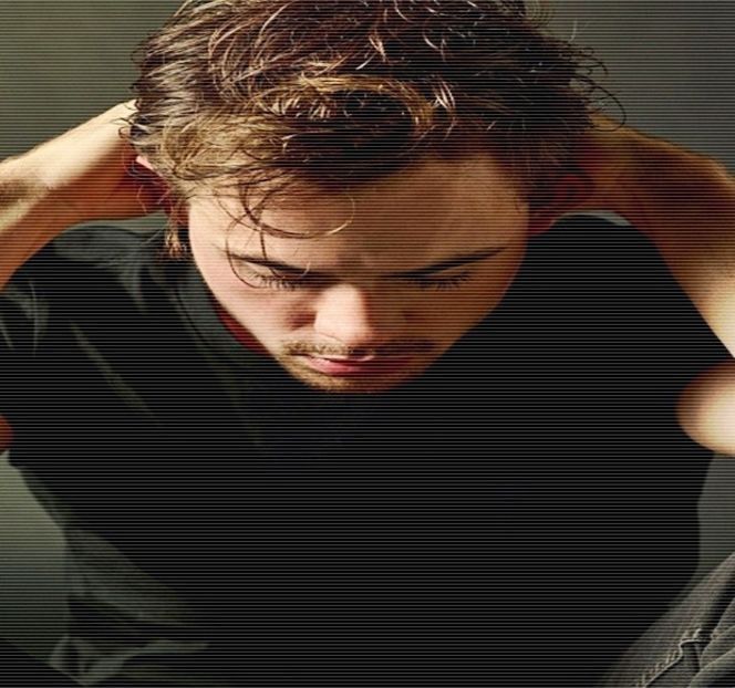 — Propria-i cameră, câteva milisecunde scurgându-se înainte de a i se adresa din nou. - 01 Resisting a rough temptation