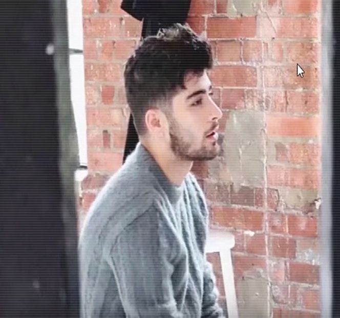 — Salteaua moale și confortabilă a canapelei. Deși pe moment mintea îi fuge asupra unui - 01 Resisting a rough temptation