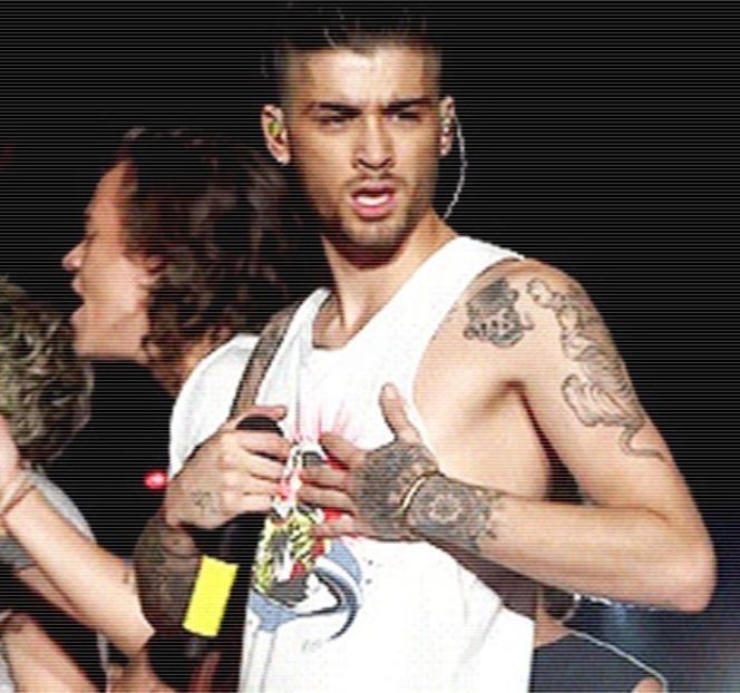 — Întâmplat să plecăm amândoi în același timp noaptea trecută.” Respectivului mesaj îi - 01 Resisting a rough temptation