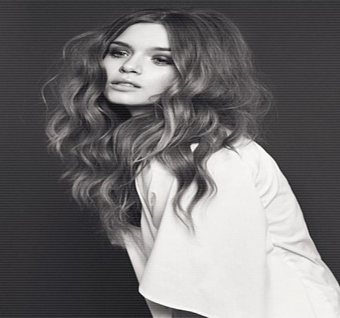 — Îşi păstrează aceeaşi atitudine senină, chiar şi după ce primeşte mesajul acestuia cu ora - 01 Resisting a rough temptation