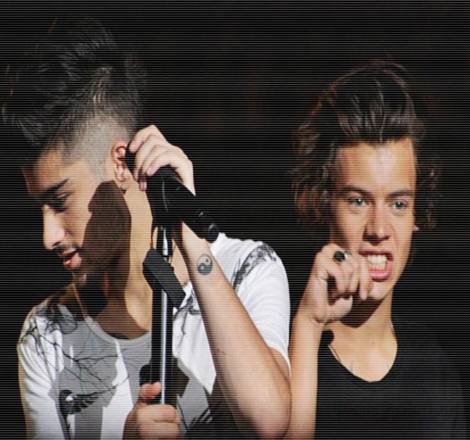 — Aprobarea planificării sale chiar de către Josephine duce la curbarea buzelor sub forma - 01 Resisting a rough temptation