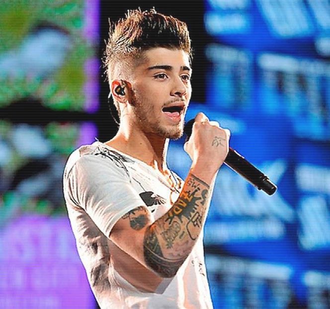 — Însă deşi produce oprirea în dreptul respectivei, se simte nevoit, sau doar din pur instinct, - 01 Resisting a rough temptation