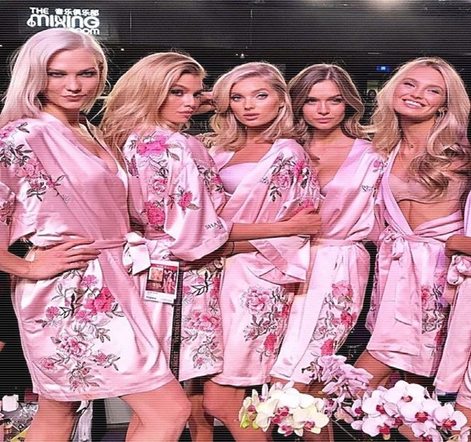 — Scânteia din privirea sa iniţiată de sosirea lui Zayn se menţine în continuare pe chipul ei, - 01 Resisting a rough temptation