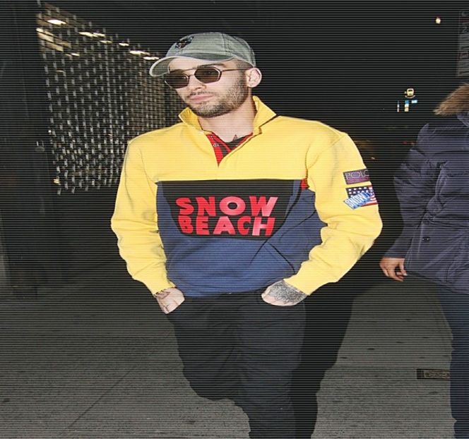 — Constatând că după imediata apropiere Josephine doreşte a recurge la o îmbrăţişare, - 01 Resisting a rough temptation