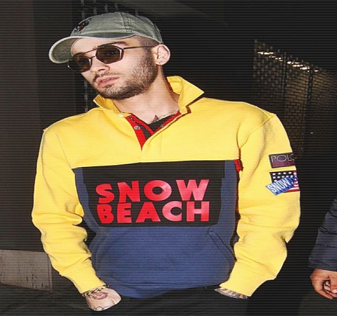 — Abia atunci când distanţa îi oferă această posibilitate. “E locul nostru, nu cred că l-aş - 01 Resisting a rough temptation