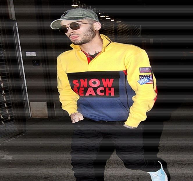 — Asupra companiei sale, timp de doar câteva secunde până ce, eventual, produce câţiva - 01 Resisting a rough temptation