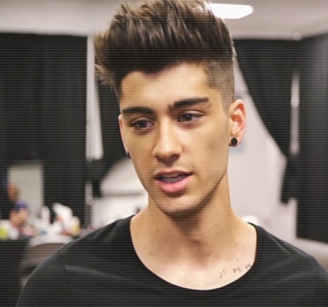 — Spre aceasta. Aflat pe punctul de deschidere al meniului cartonat, momentul opririi - 01 Resisting a rough temptation