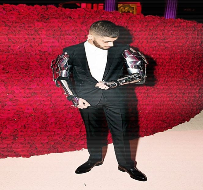 — Întâlnesc din nou, moment în care startul adevăratului joc are loc. “De ce te căsăto- - 01 Resisting a rough temptation