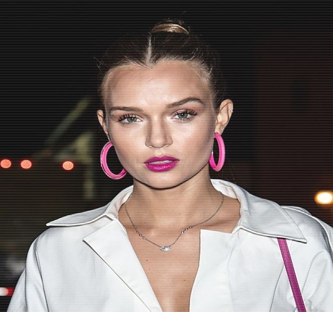 — „Cam din acelaşi motiv pentru care majoritatea oamenilor o fac, nu?” Un sec surâs îşi face - 01 Resisting a rough temptation