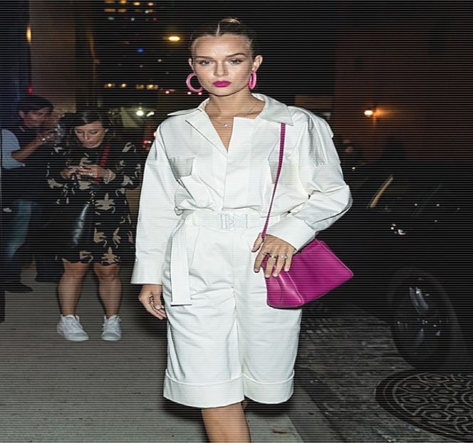 — Ceea ce rostise era într-adevăr adevărul sau dacă pur şi simplu încerca să-l convingă - 01 Resisting a rough temptation