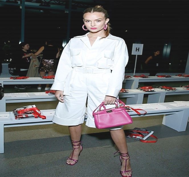 — Chipul lui Zayn, simţindu-se totuşi nevoită să îşi completeze ideea anterioară, referitoare - 01 Resisting a rough temptation