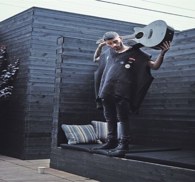 — Jocul ce parcă se desfăşura cu încetinitorul şi deloc altfel implică totodată şi o nerăbdare - 01 Resisting a rough temptation