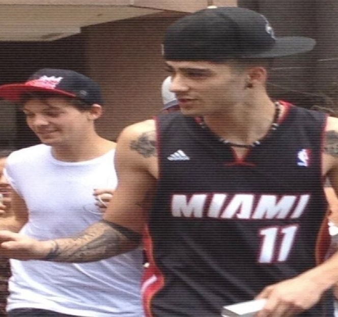 — Abia în clipa în care buzele sale fac un rapid contact cu marginea ceştii, chiar după - 01 Resisting a rough temptation