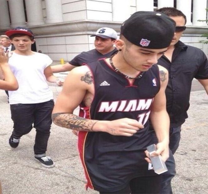 — Pierzând chiar un punct odată ce el planificase regulile jocului, dar, amintindu-şi că de - 01 Resisting a rough temptation