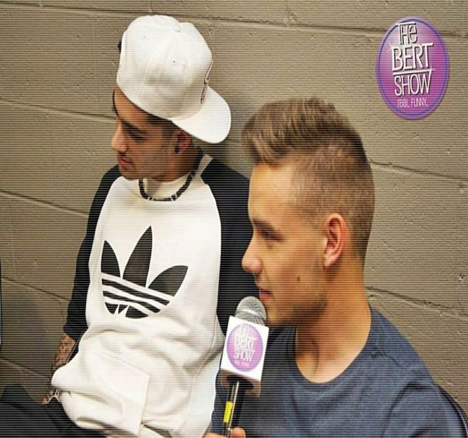 — Completare destul de nesigură, căreia îi urmează muşcarea buzei inferioare. Acelaşi - 01 Resisting a rough temptation