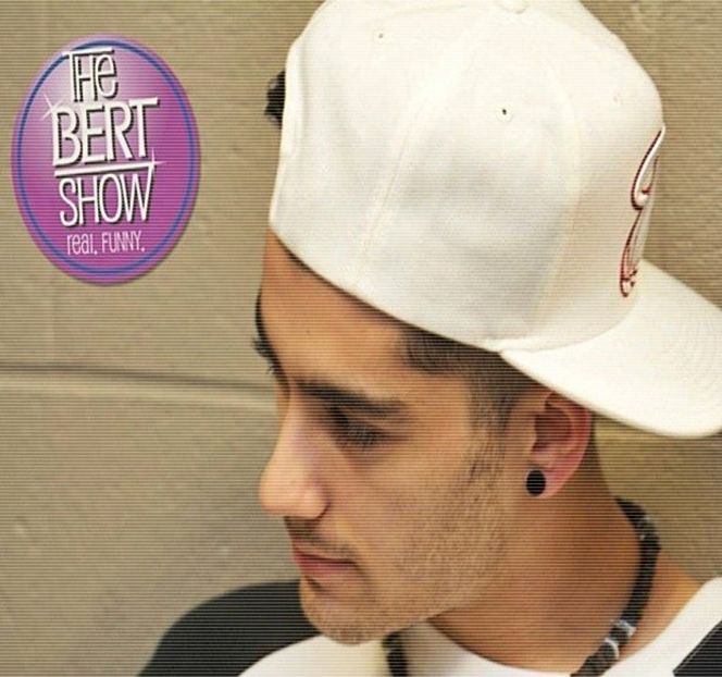 — Eu că am decis să mă însor.” Deşi îi face scurt cu ochiul, ulterior decide că ar fi cazul - 01 Resisting a rough temptation